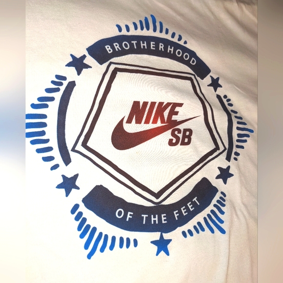 Nike SB Dri-Fit T-shirt 🤍♥️💙 - Picture 3 of 4